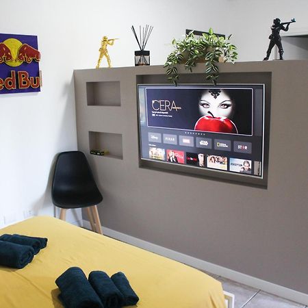 La Suite Dell'Artista Swimming Pool And Air Conditioning สเตรซา ภายนอก รูปภาพ